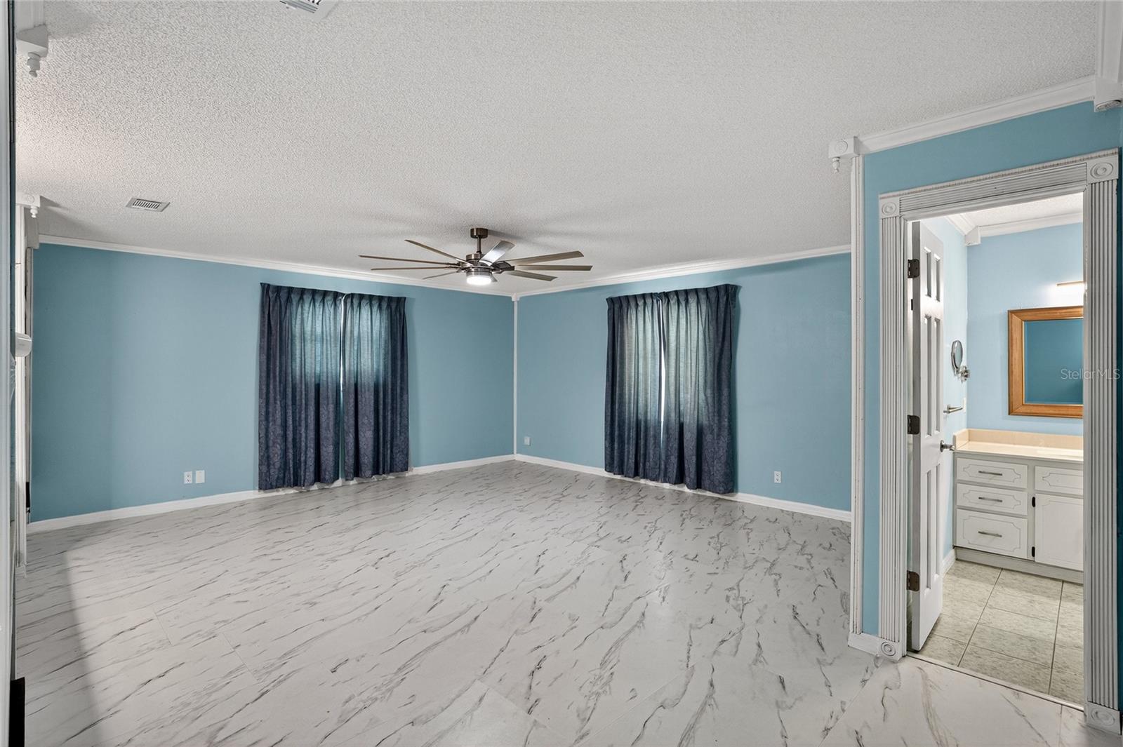 Image 18 of 36 For 11595 134 Court
