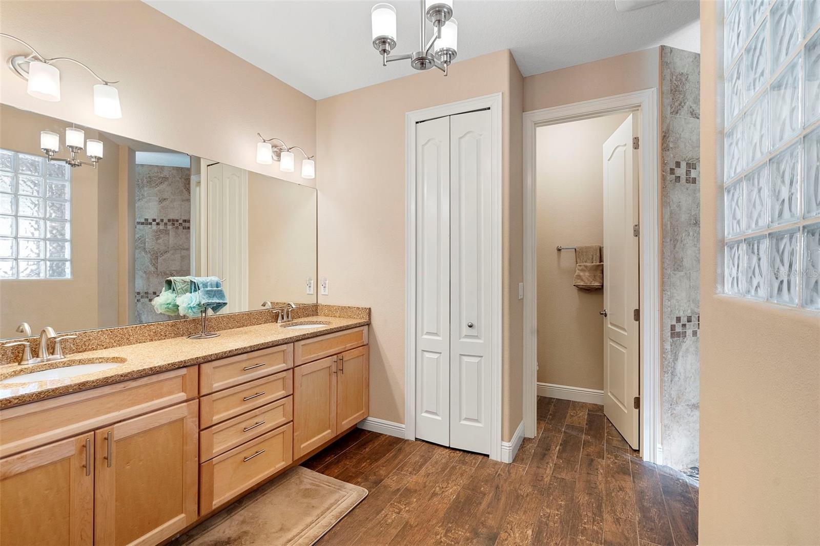 Image 34 of 69 For 1806 Glenwood Oaks Lane