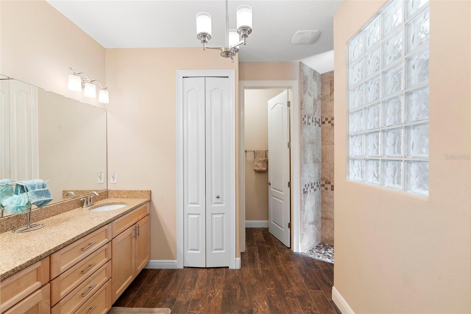 Image 35 of 69 For 1806 Glenwood Oaks Lane