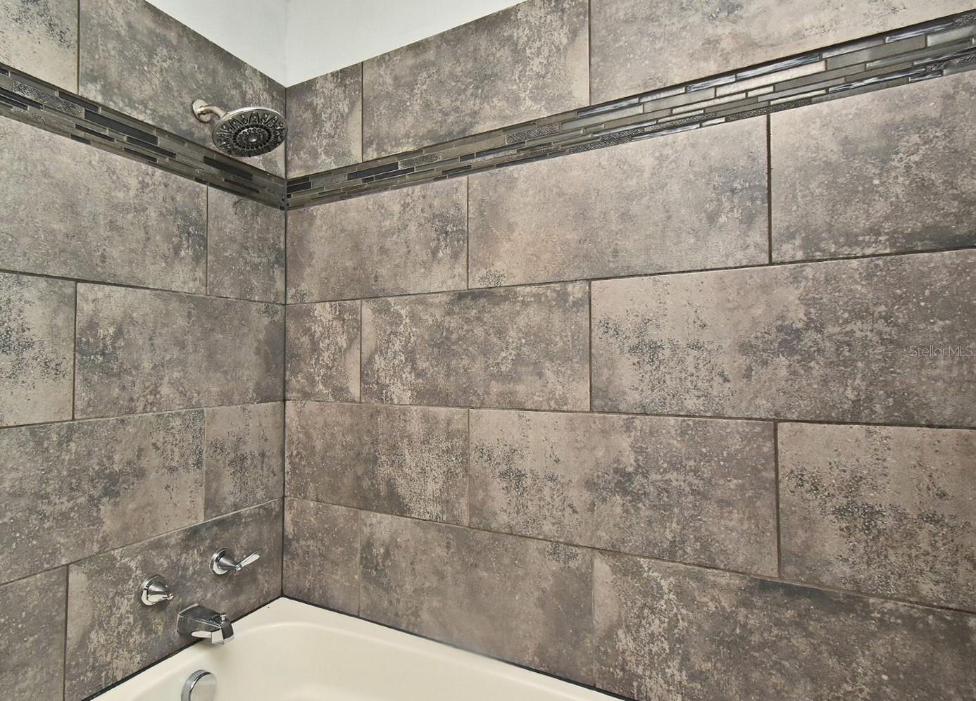 Image 21 of 31 For 5585 Lancewood Circle S