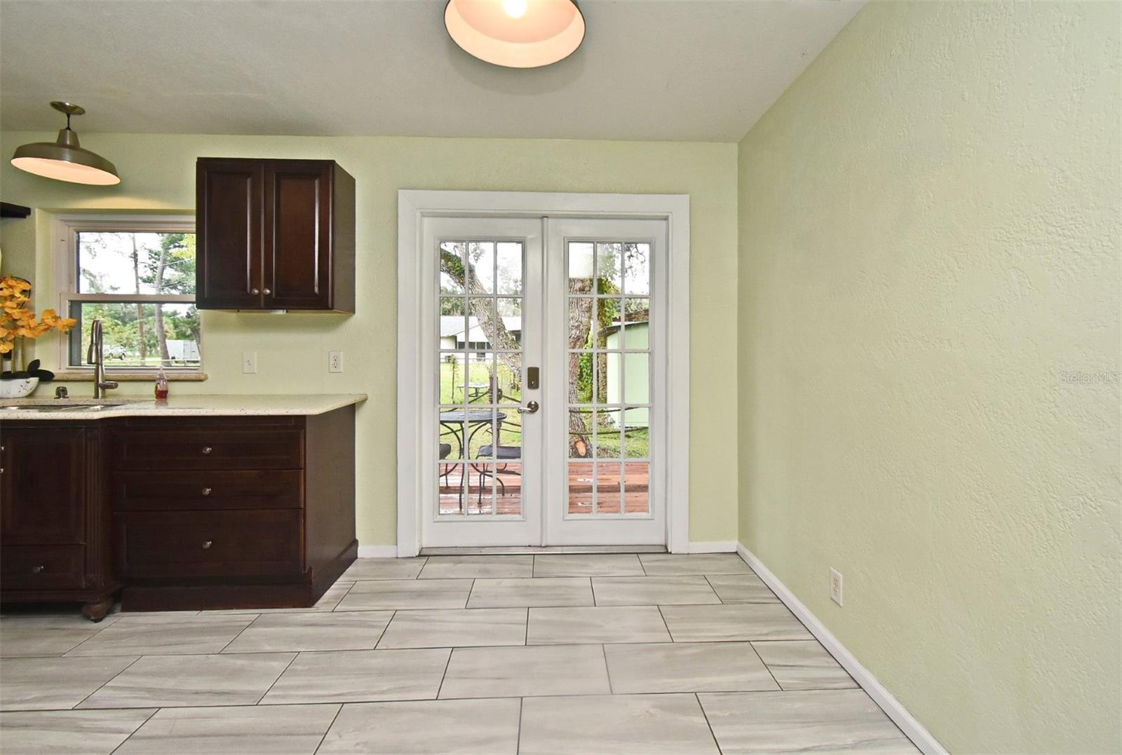Image 8 of 31 For 5585 Lancewood Circle S