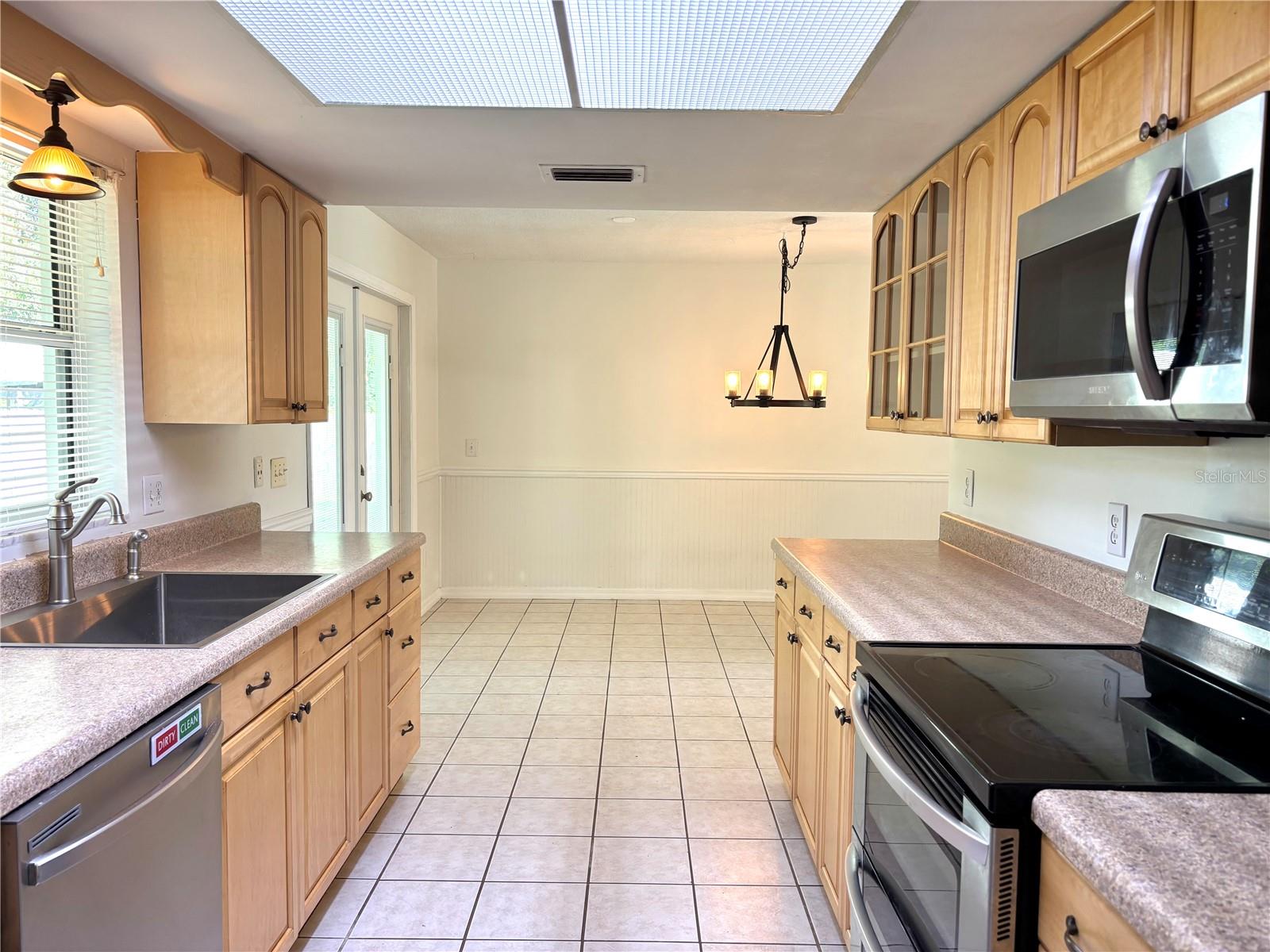 Image 12 of 35 For 404 Blue Lake Avenue