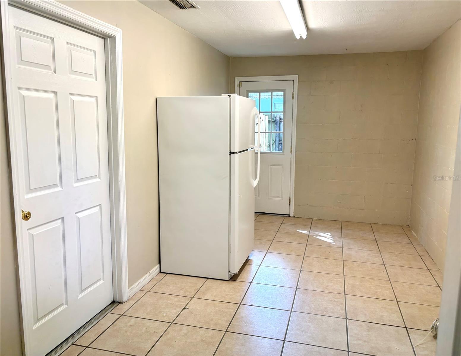 Image 15 of 35 For 404 Blue Lake Avenue