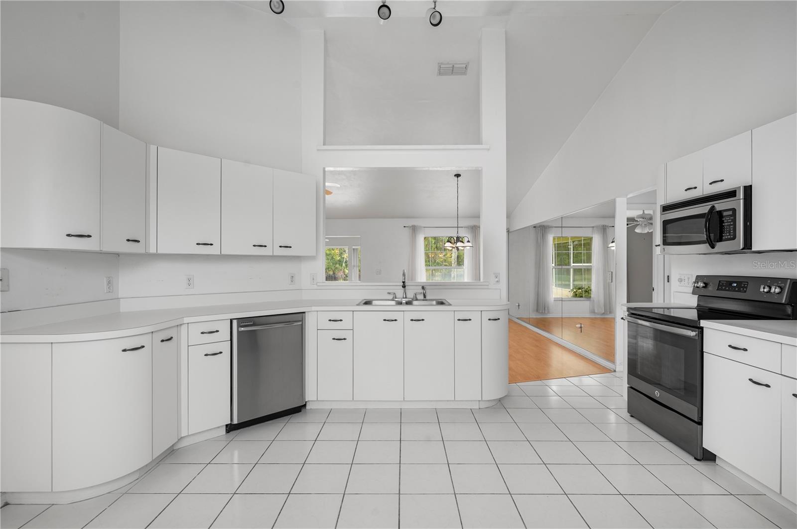 Image 17 of 43 For 6182 Knotty Pine Court