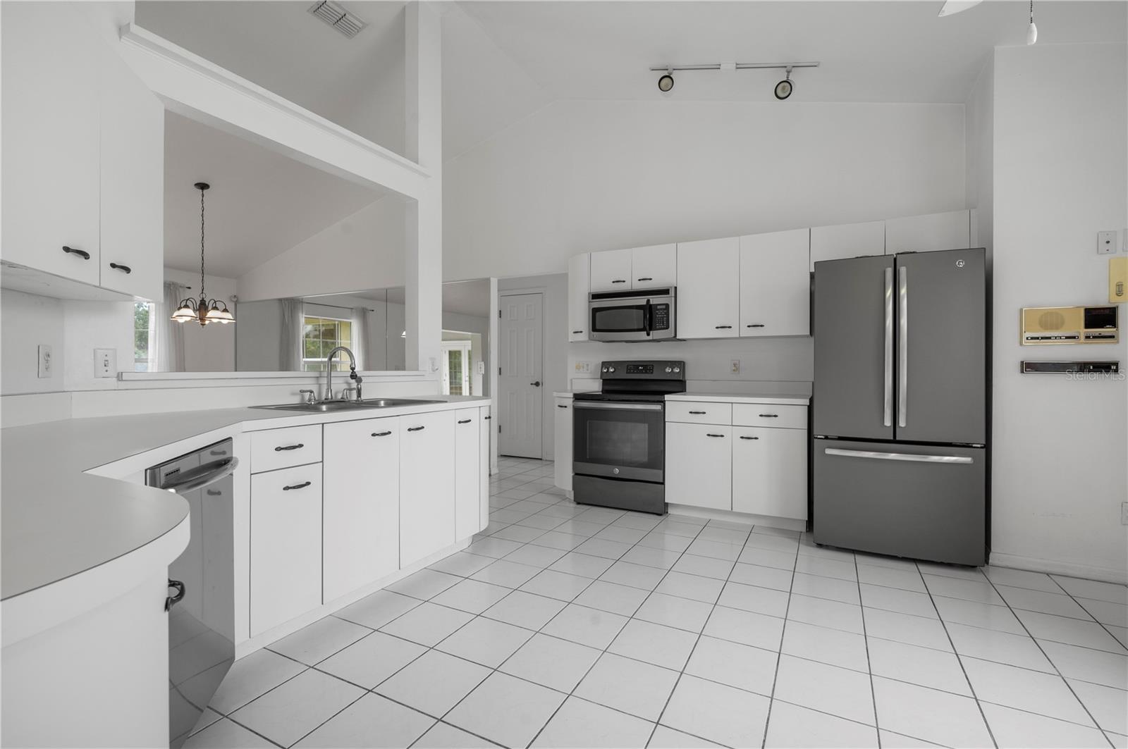 Image 18 of 43 For 6182 Knotty Pine Court