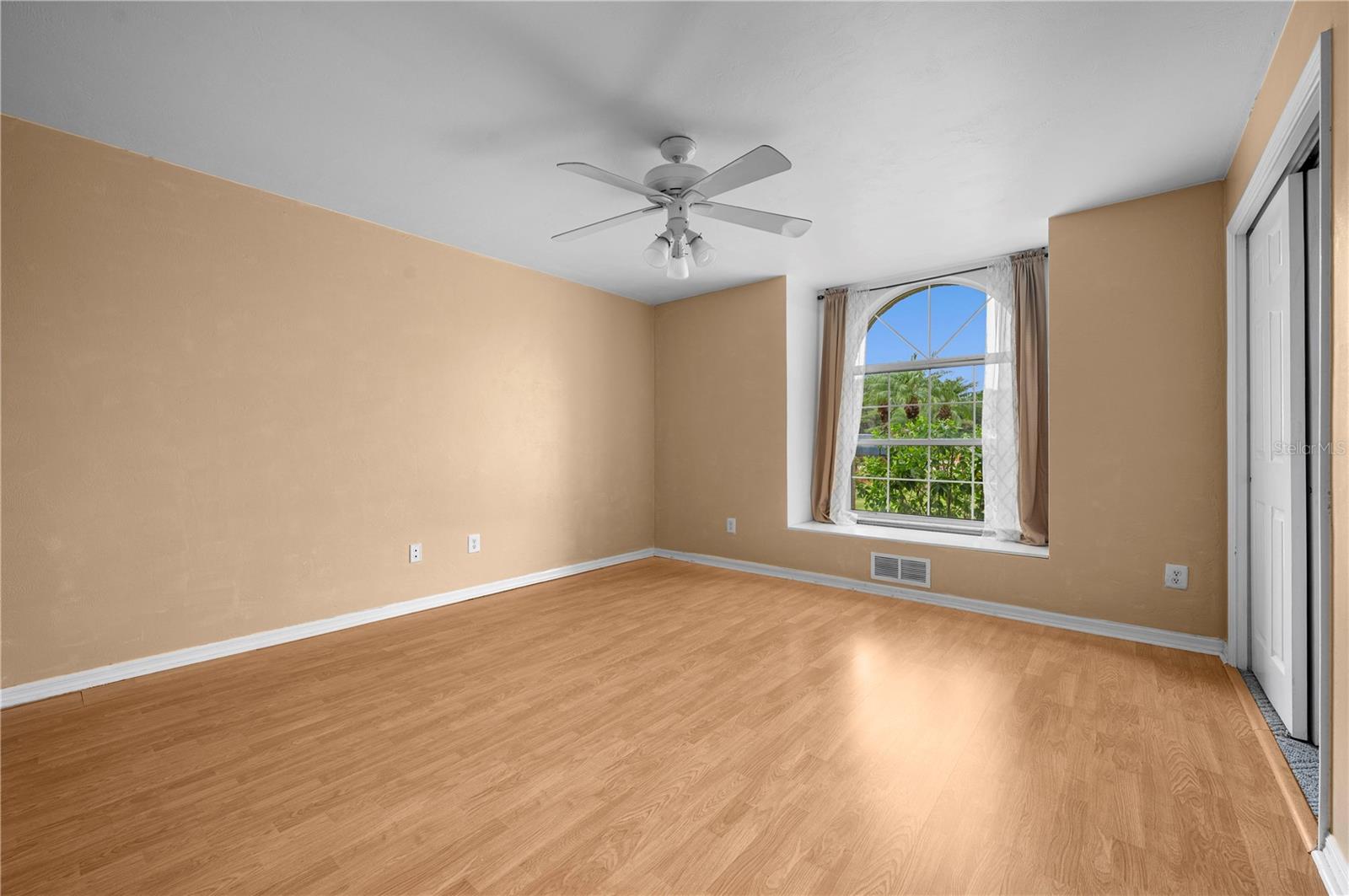 Image 30 of 43 For 6182 Knotty Pine Court