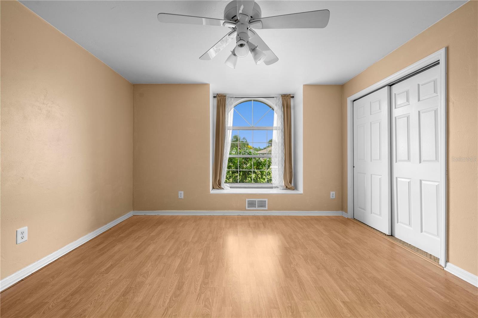 Image 32 of 43 For 6182 Knotty Pine Court