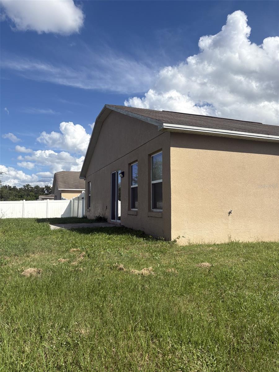 Image 3 of 7 For 299 Chicago Avenue W