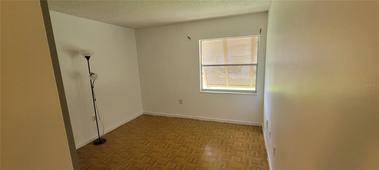 Image 8 of 16 For 140 Orchid Woods Court 17c