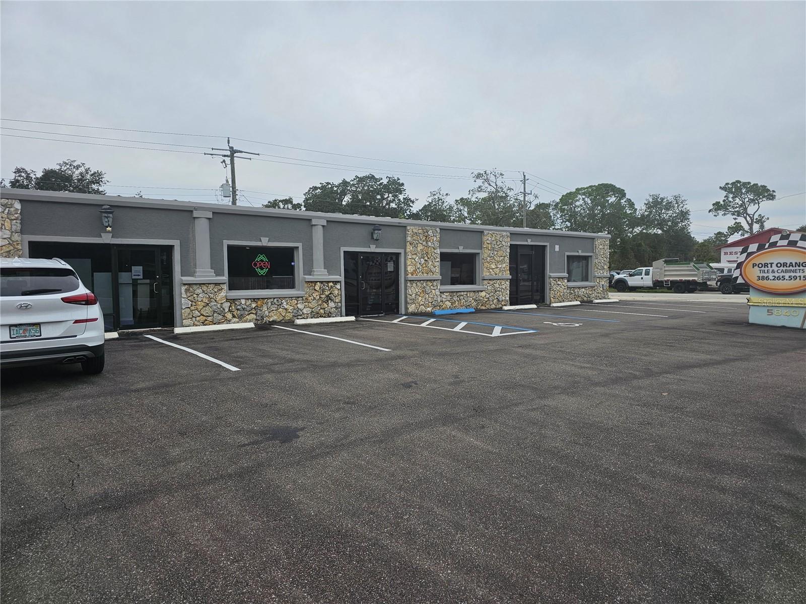 Image 4 of 14 For 5840 Ridgewood Avenue