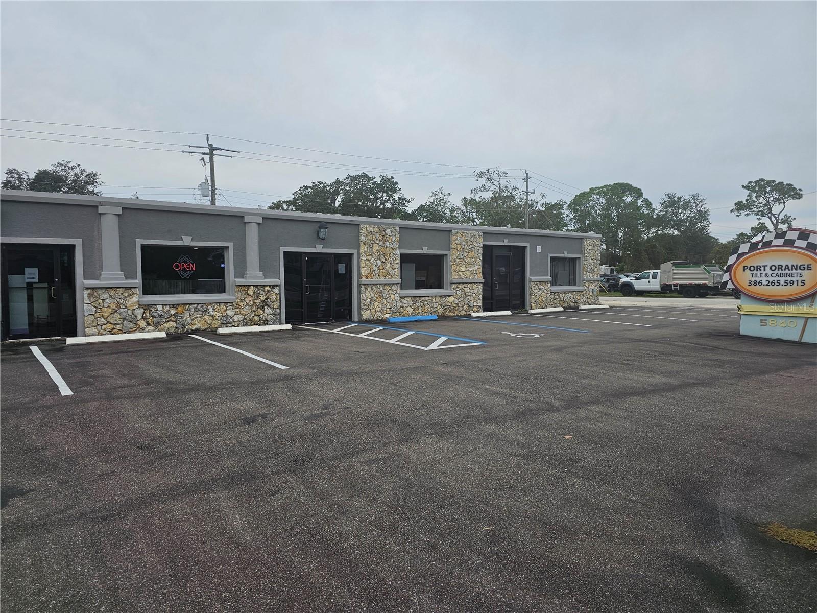 Image 5 of 14 For 5840 Ridgewood Avenue