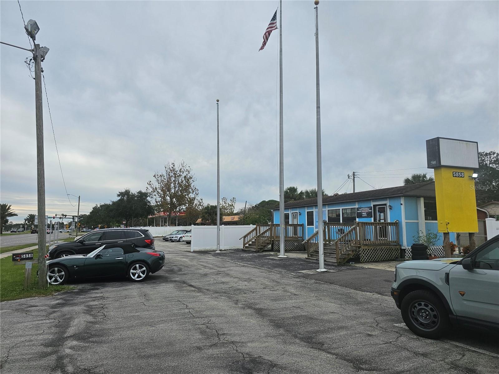 Image 7 of 14 For 5840 Ridgewood Avenue