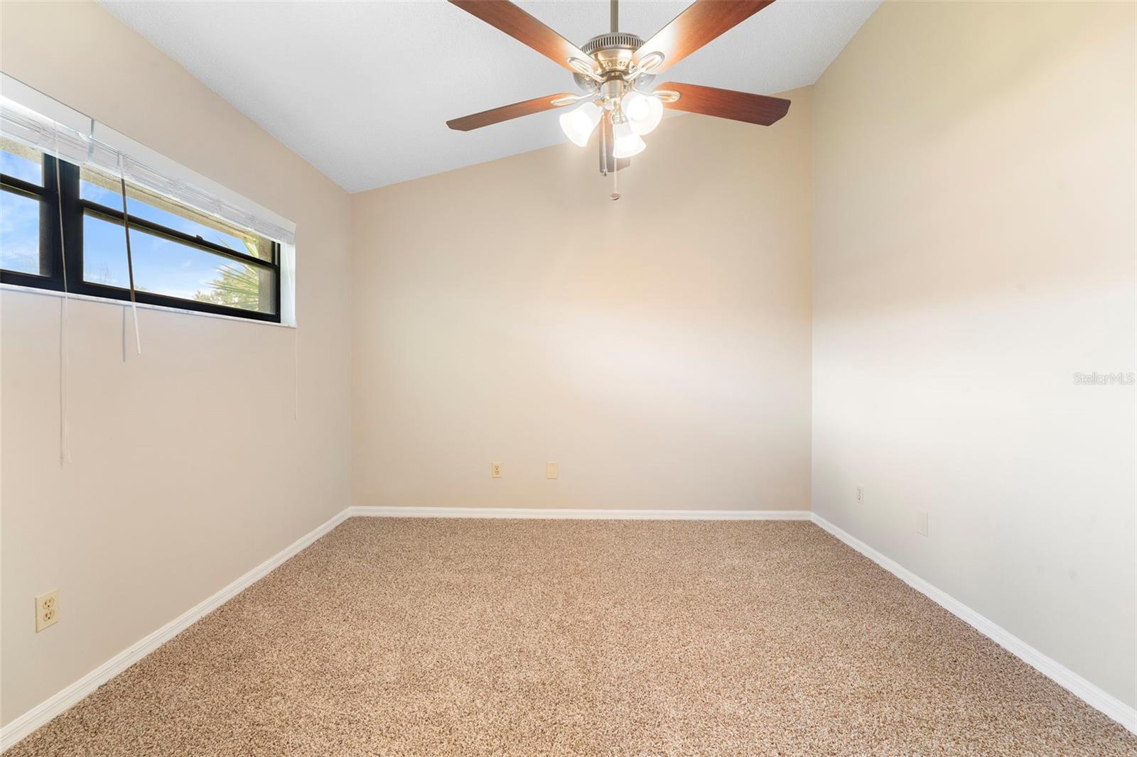 Image 28 of 51 For 1606 Red Clover Court