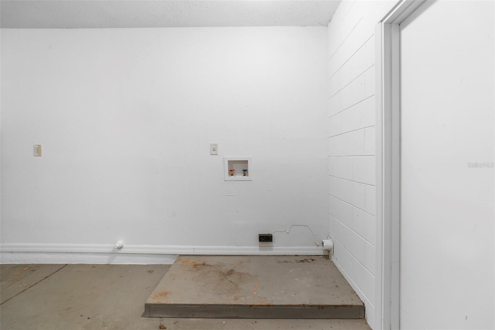 Image 30 of 51 For 1606 Red Clover Court