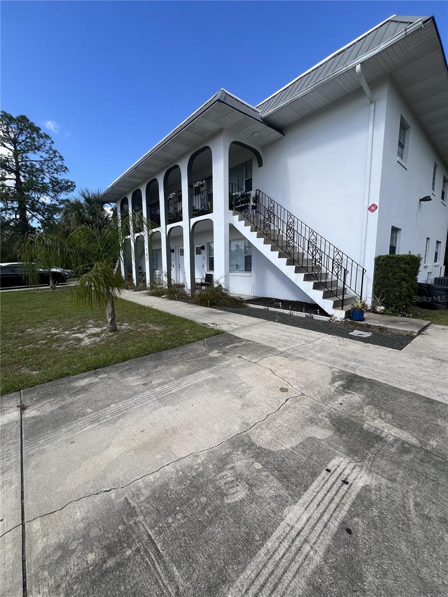 Image 14 of 23 For 102 Lullwater Street