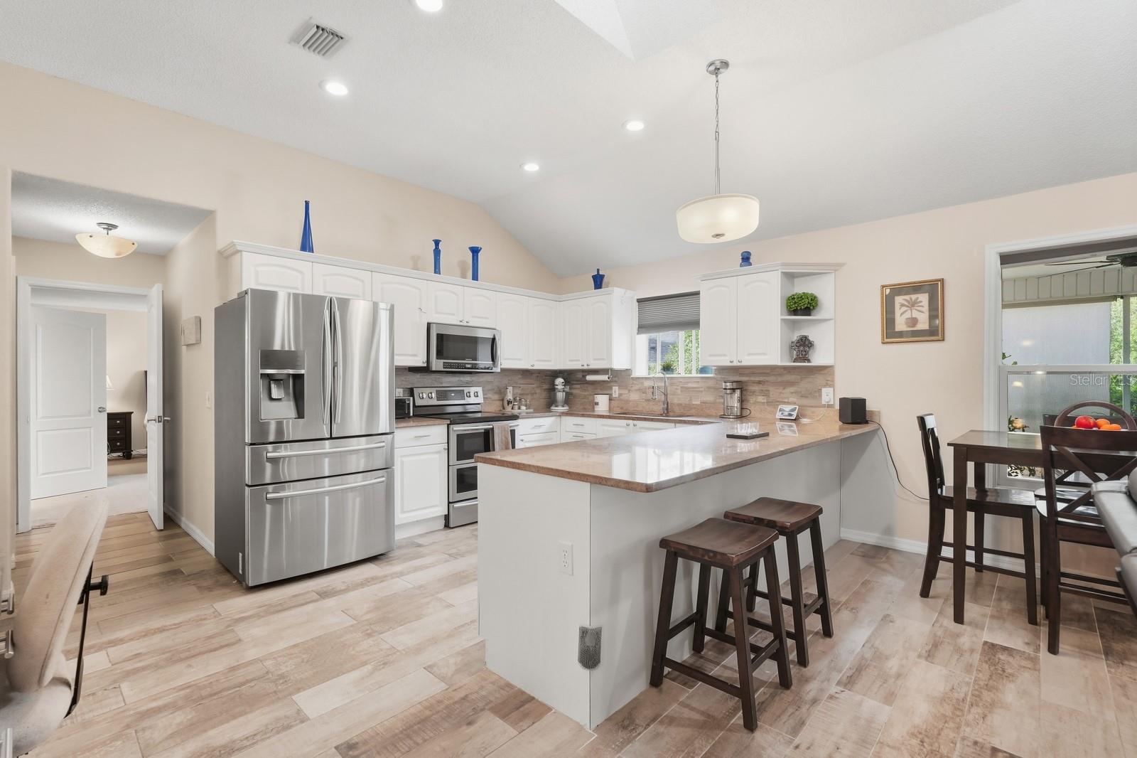 Image 16 of 52 For 2 Silver Lake Way