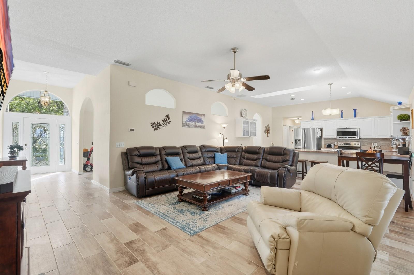 Image 20 of 52 For 2 Silver Lake Way