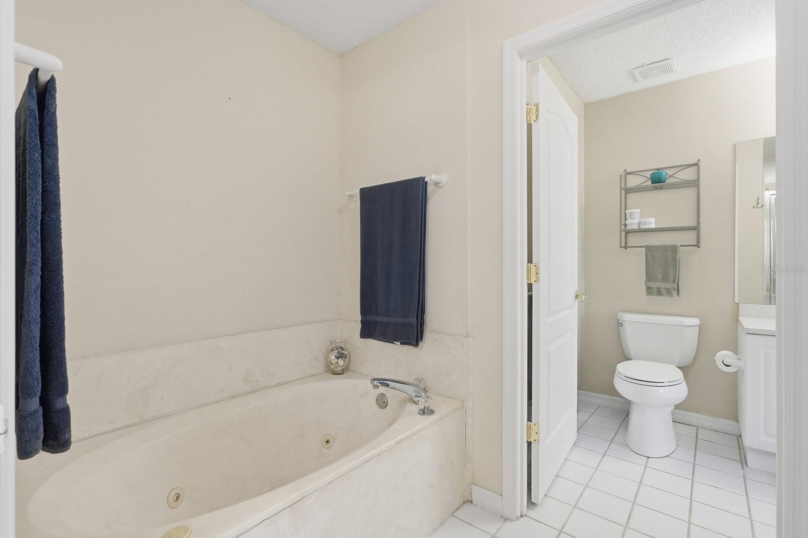 Image 27 of 52 For 2 Silver Lake Way