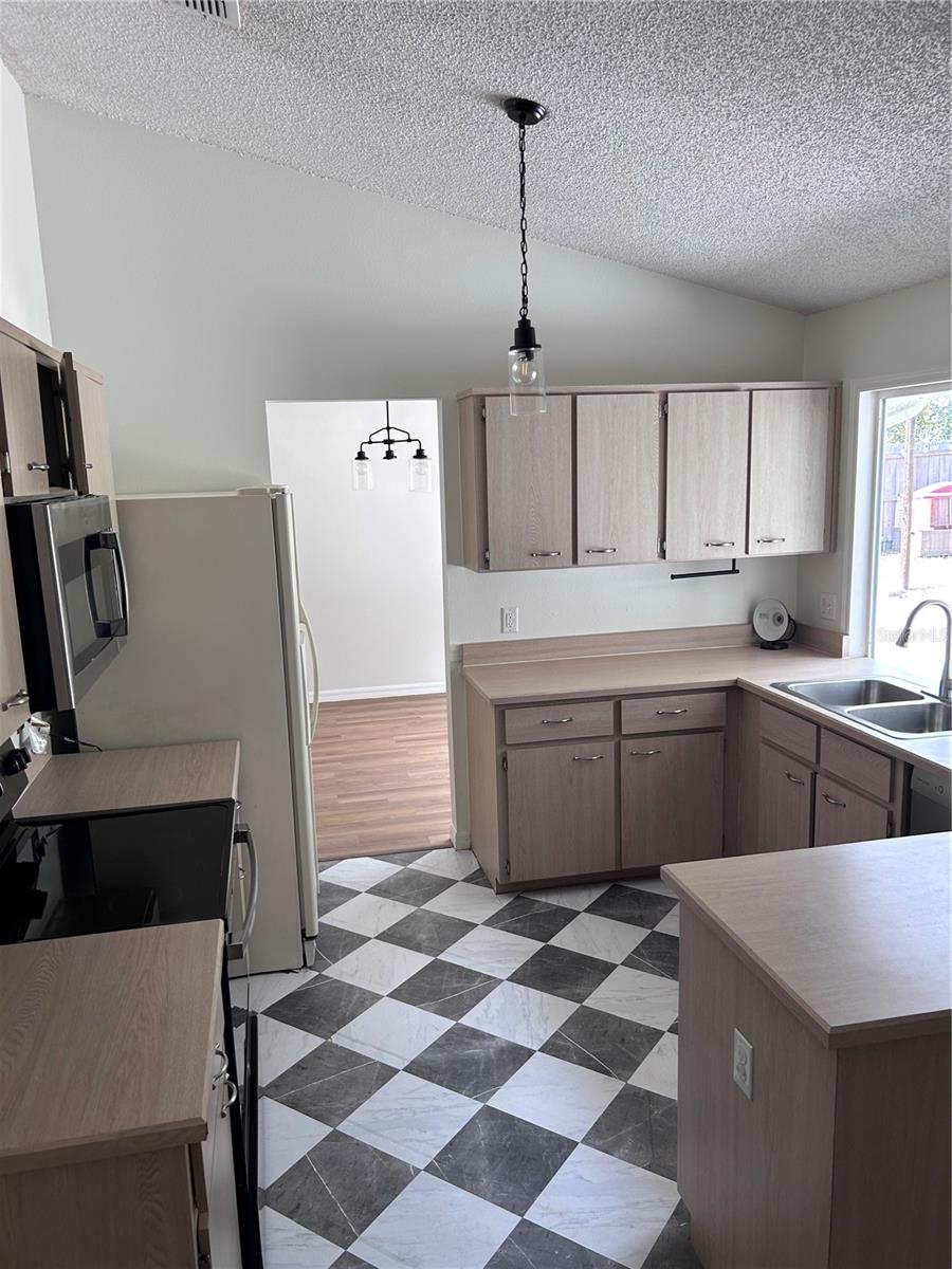 Image 4 of 9 For 1957 Brewster Drive
