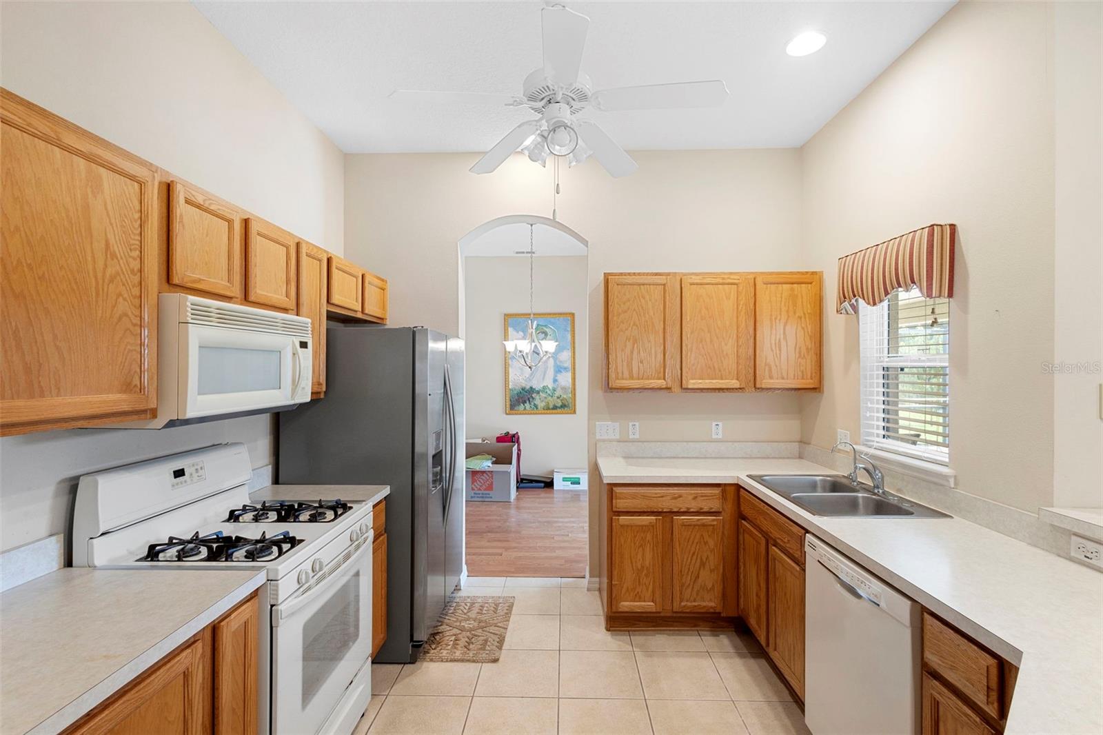 Listing photo id 8 for 713 Mountain Ash Way