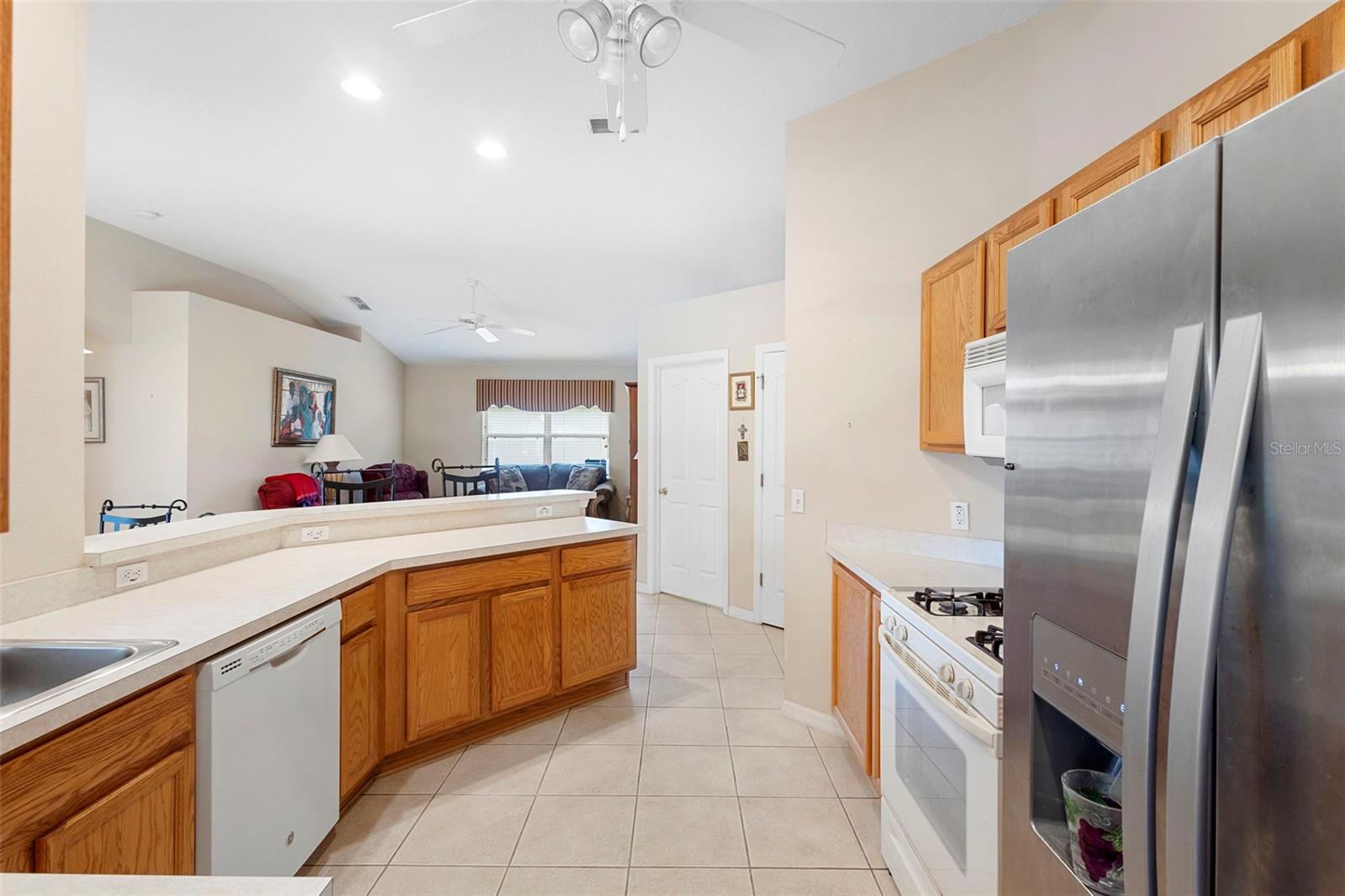 Listing photo id 9 for 713 Mountain Ash Way