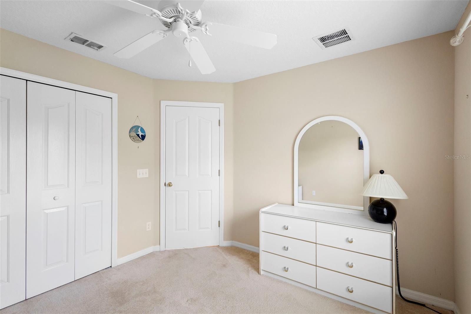 Listing photo id 15 for 713 Mountain Ash Way