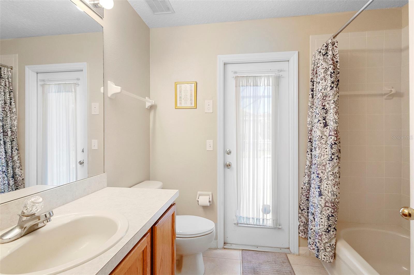 Listing photo id 16 for 713 Mountain Ash Way