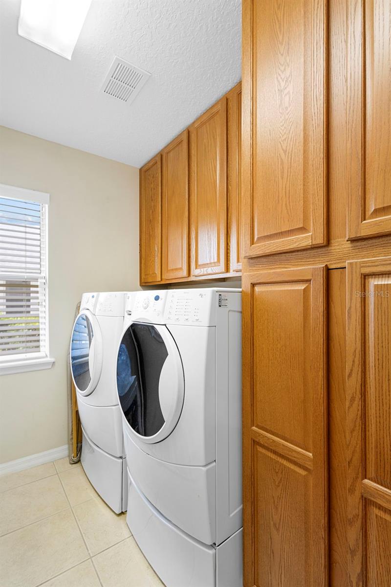 Listing photo id 21 for 713 Mountain Ash Way