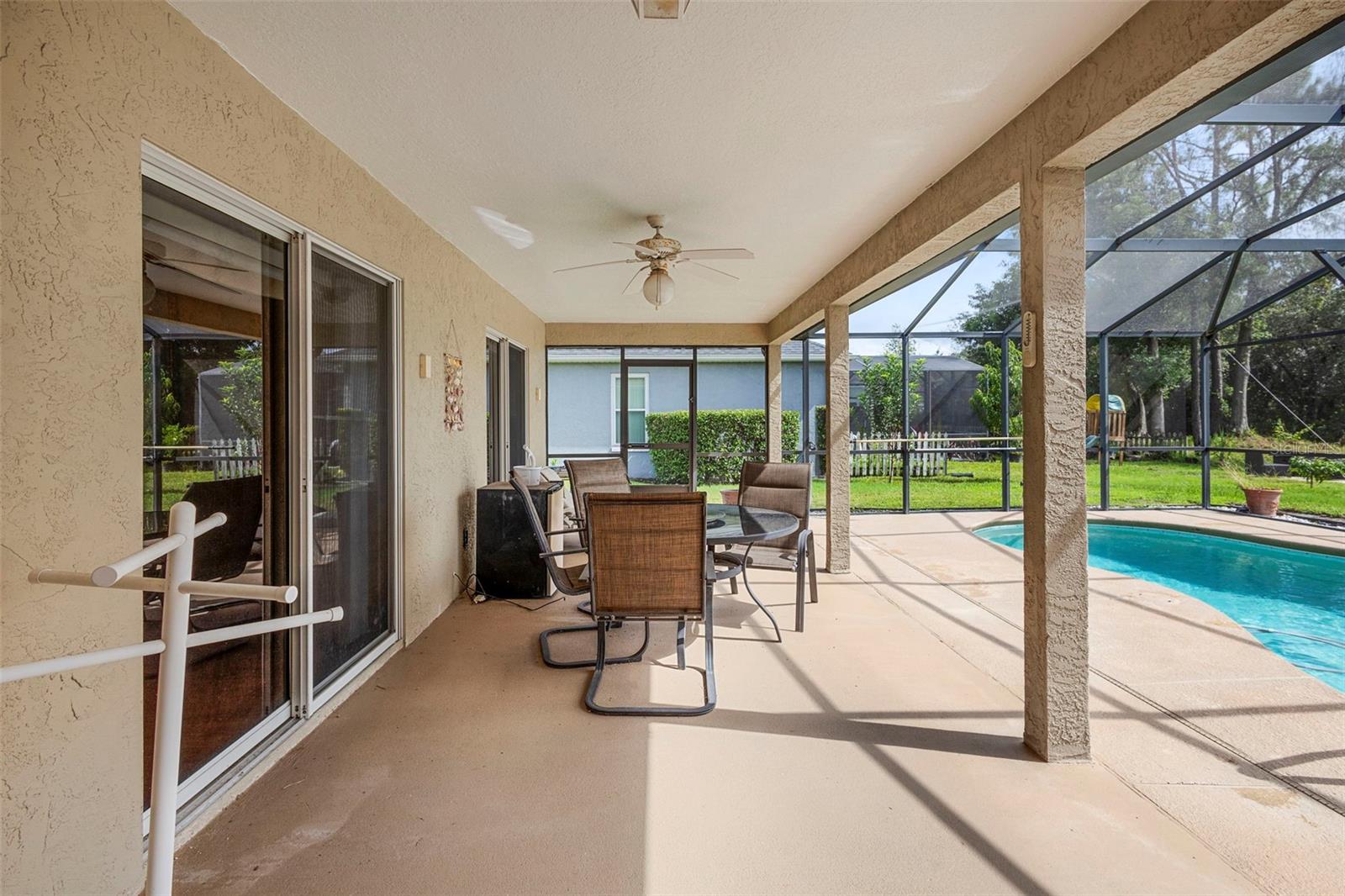 Listing photo id 22 for 713 Mountain Ash Way