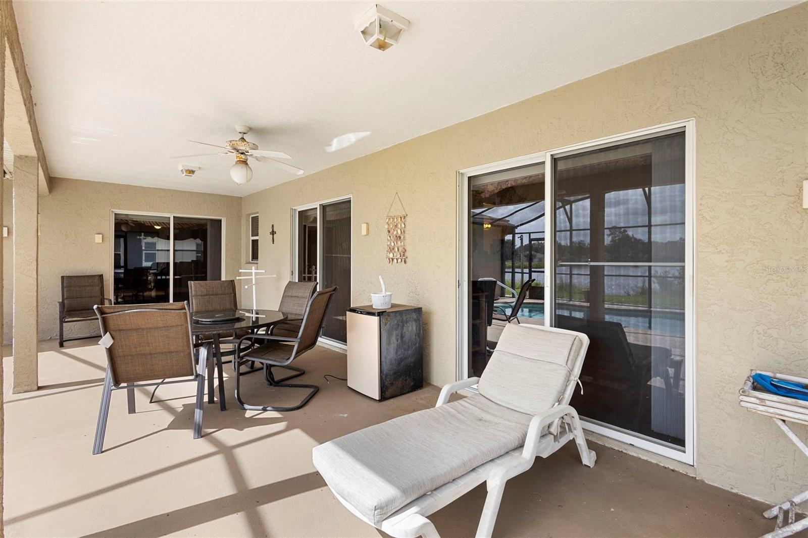 Listing photo id 23 for 713 Mountain Ash Way