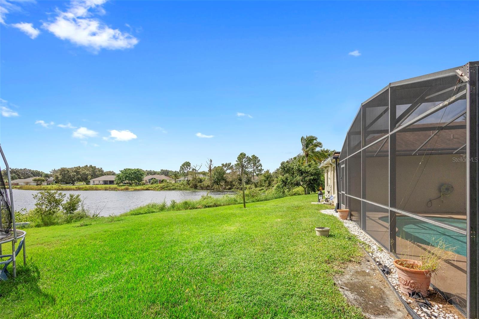 Listing photo id 26 for 713 Mountain Ash Way