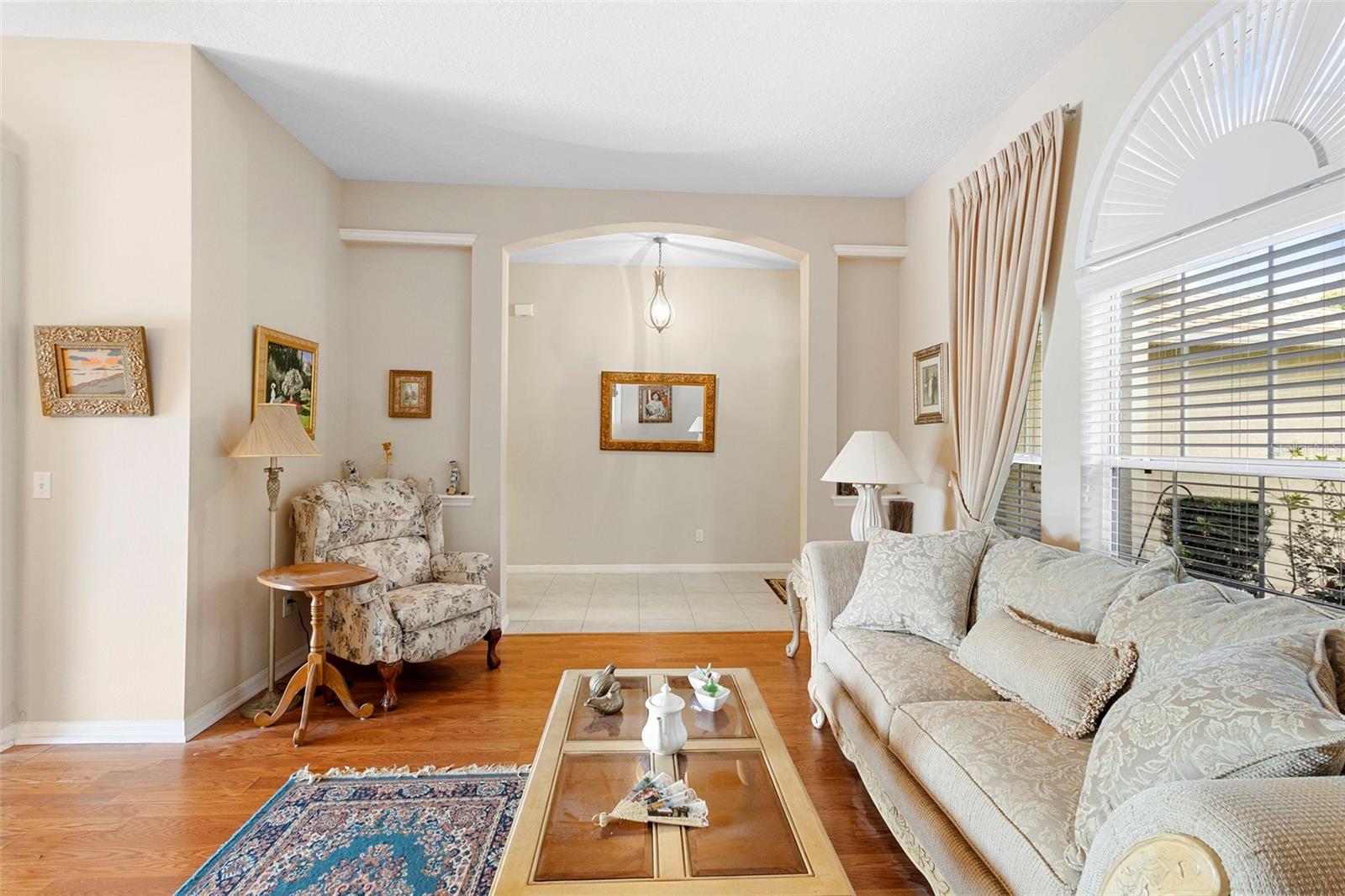 Listing photo id 2 for 713 Mountain Ash Way