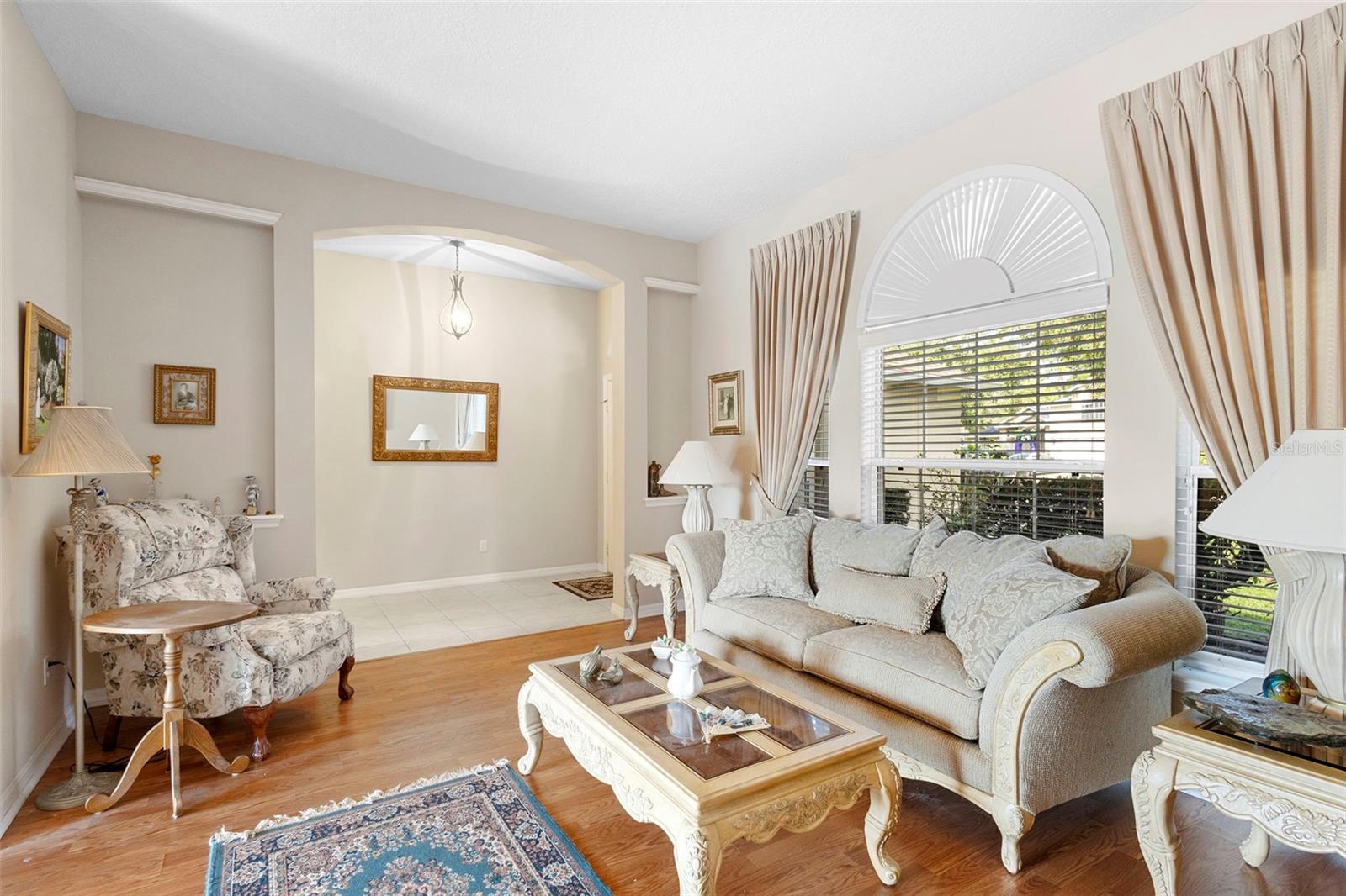 Listing photo id 4 for 713 Mountain Ash Way