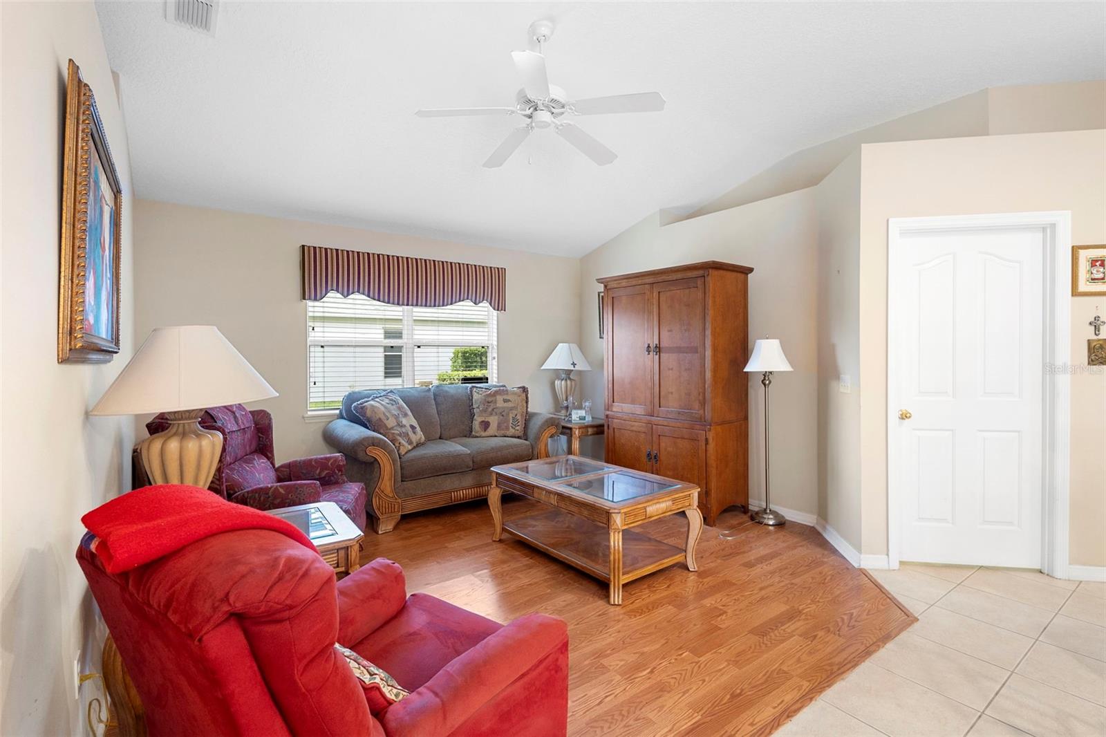 Listing photo id 6 for 713 Mountain Ash Way