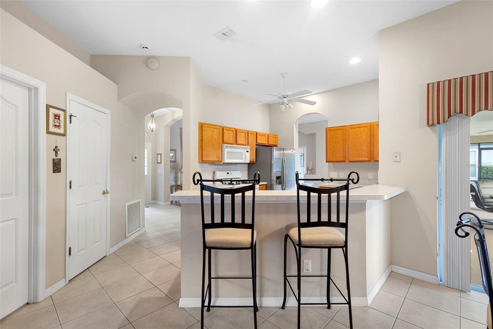 Listing photo id 7 for 713 Mountain Ash Way