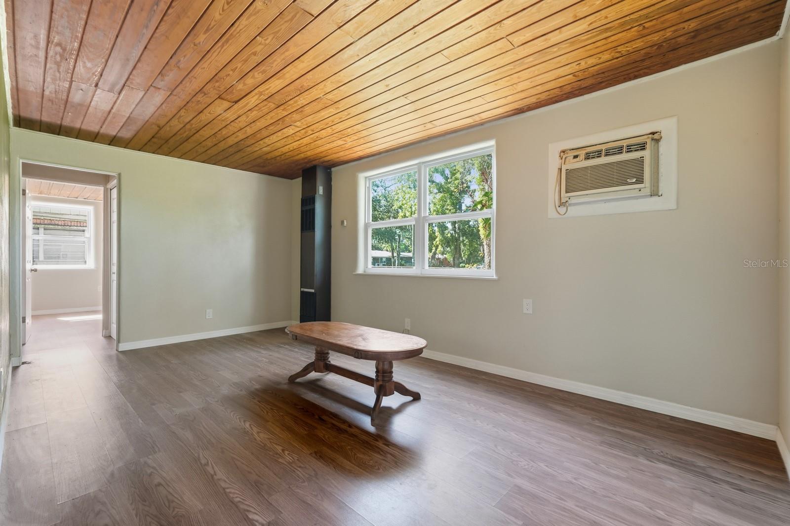 Image 10 of 30 For 437 Lockhart Street