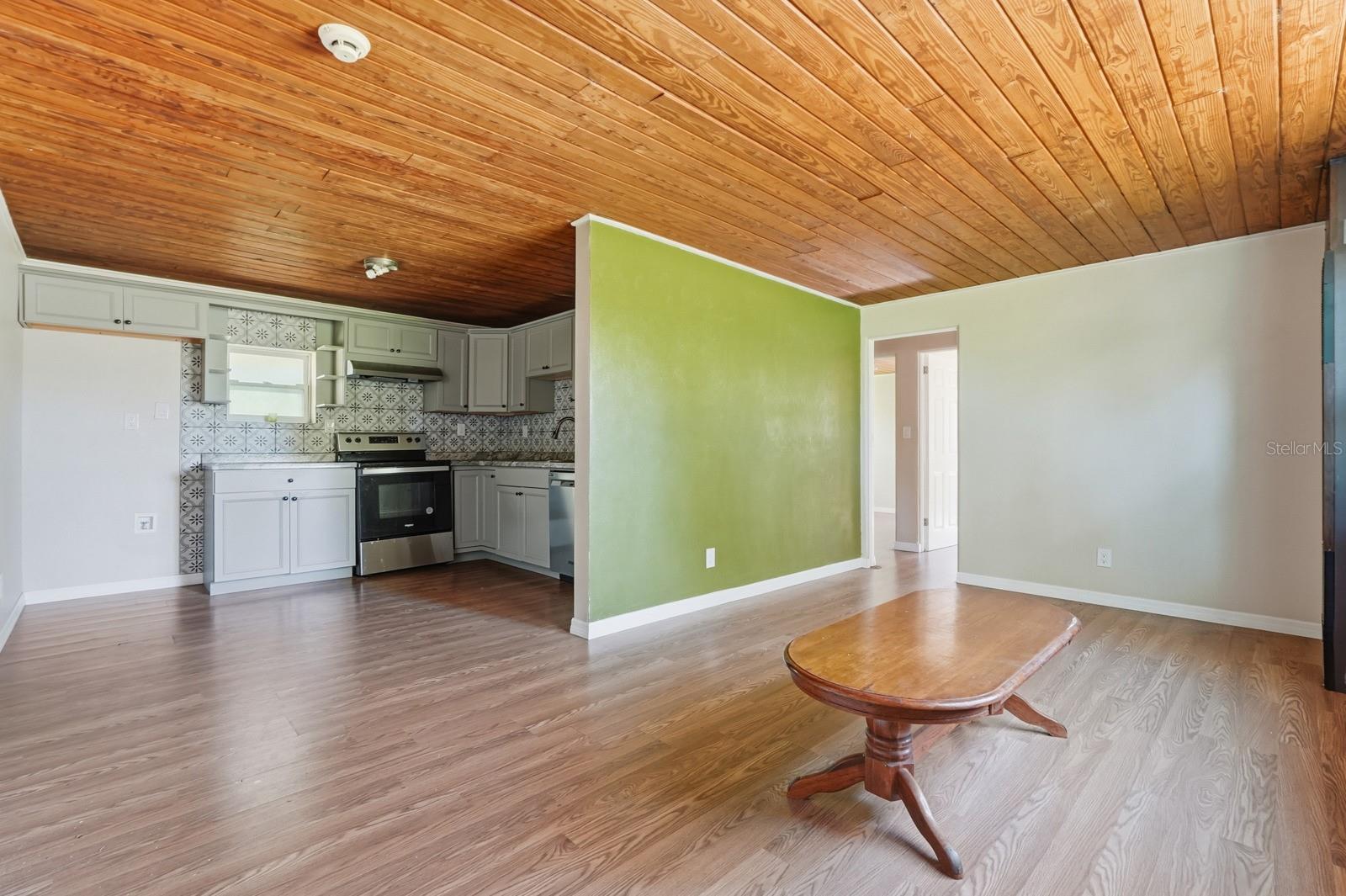 Image 11 of 30 For 437 Lockhart Street