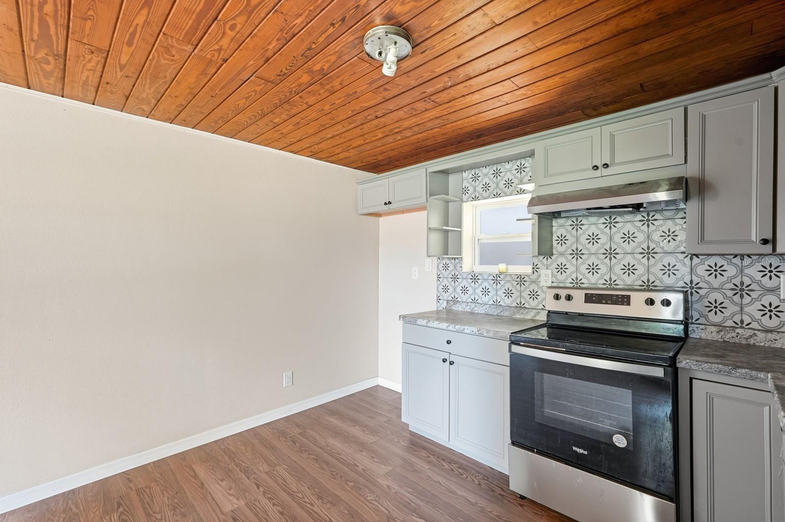 Image 14 of 30 For 437 Lockhart Street