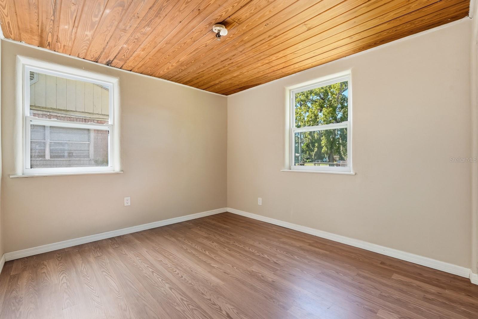 Image 15 of 30 For 437 Lockhart Street