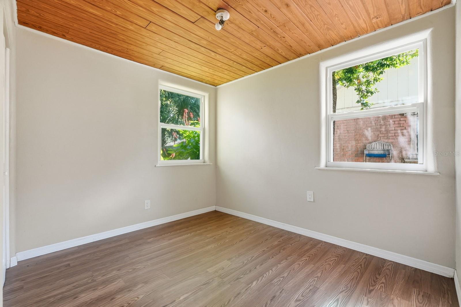 Image 18 of 30 For 437 Lockhart Street