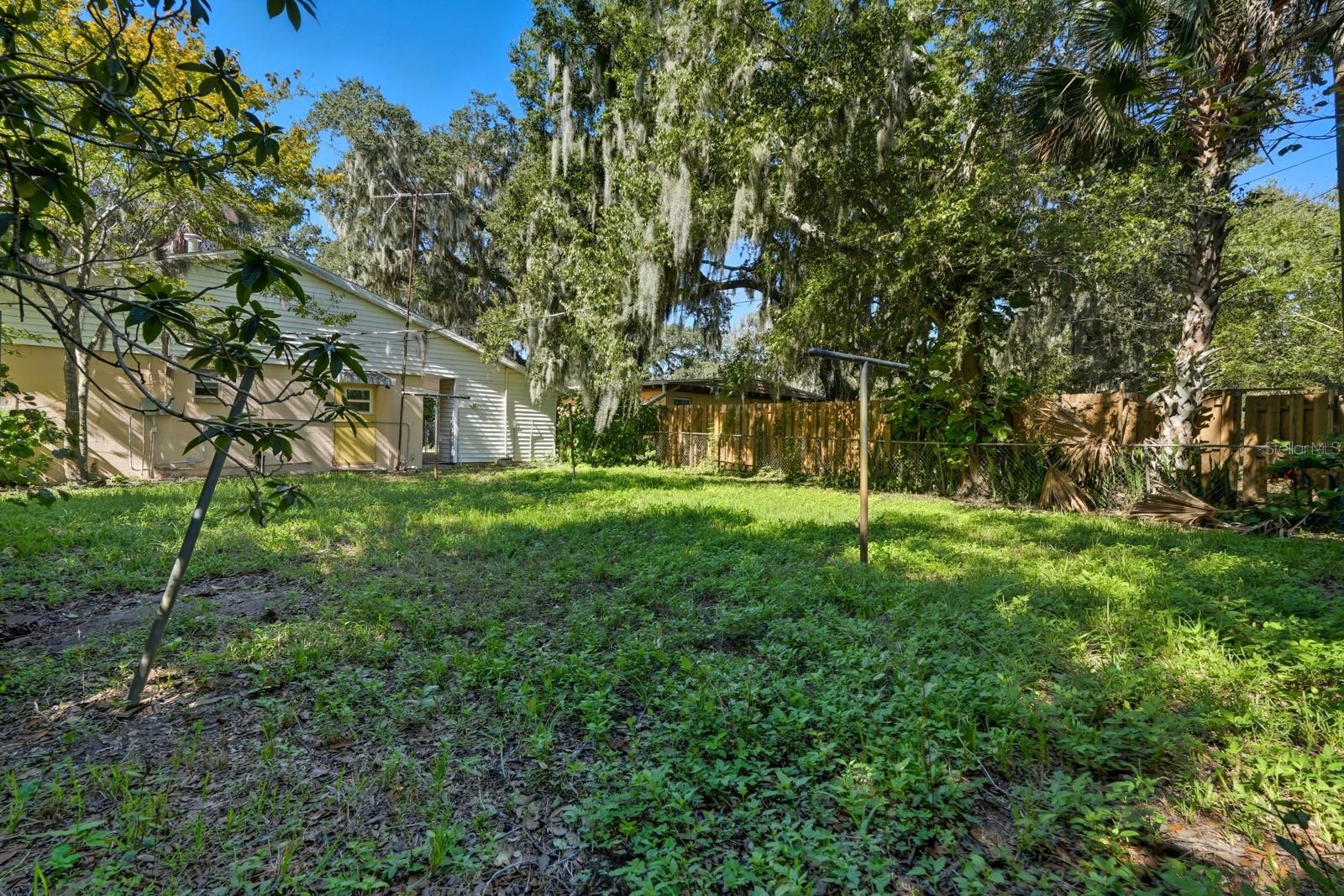 Image 24 of 30 For 437 Lockhart Street