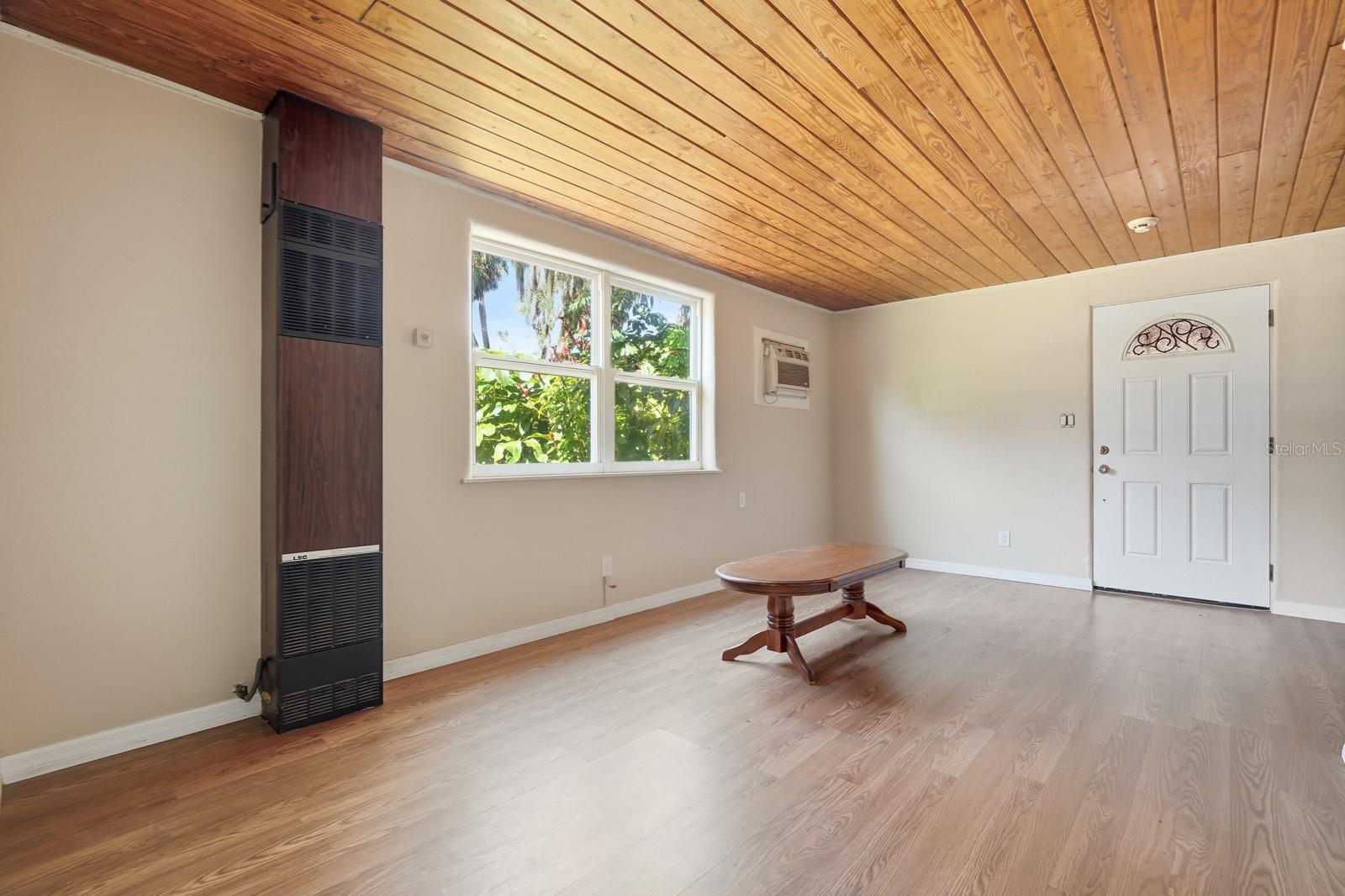 Image 7 of 30 For 437 Lockhart Street