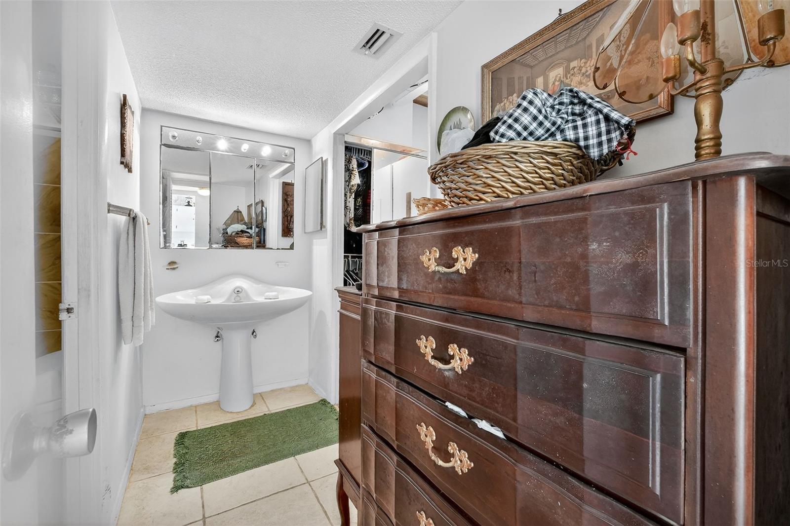 Image 17 of 36 For 715 Beach Street 115d