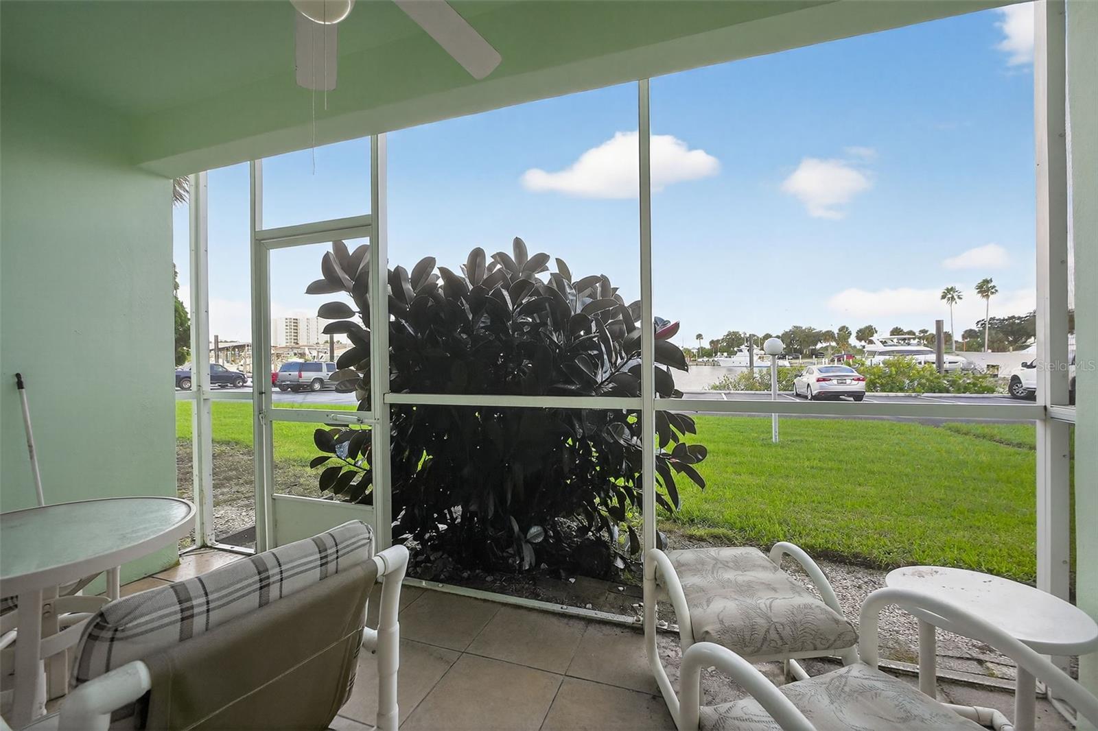 Image 22 of 36 For 715 Beach Street 115d