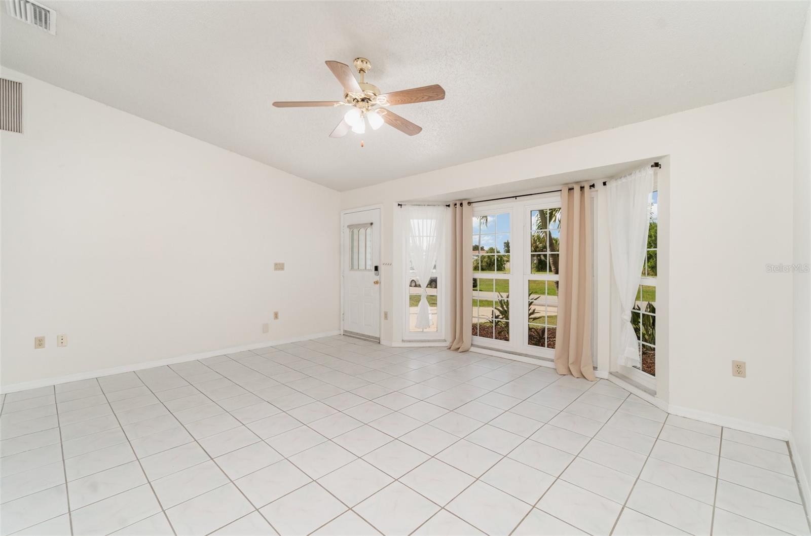 Image 5 of 42 For 1130 Strasburg Drive