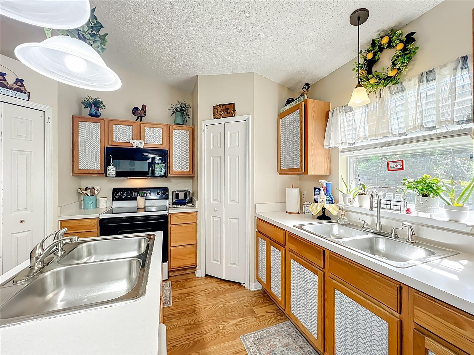 Image 31 of 65 For 3165 Noah Court