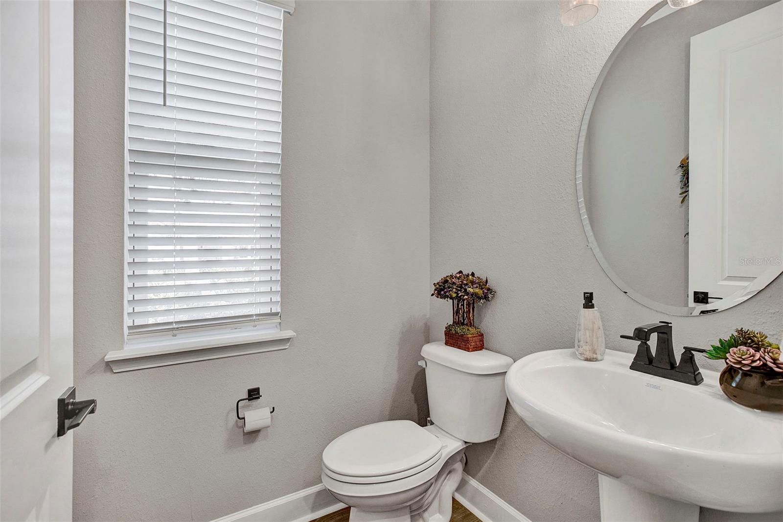 Image 10 of 29 For 27 Moana Court S