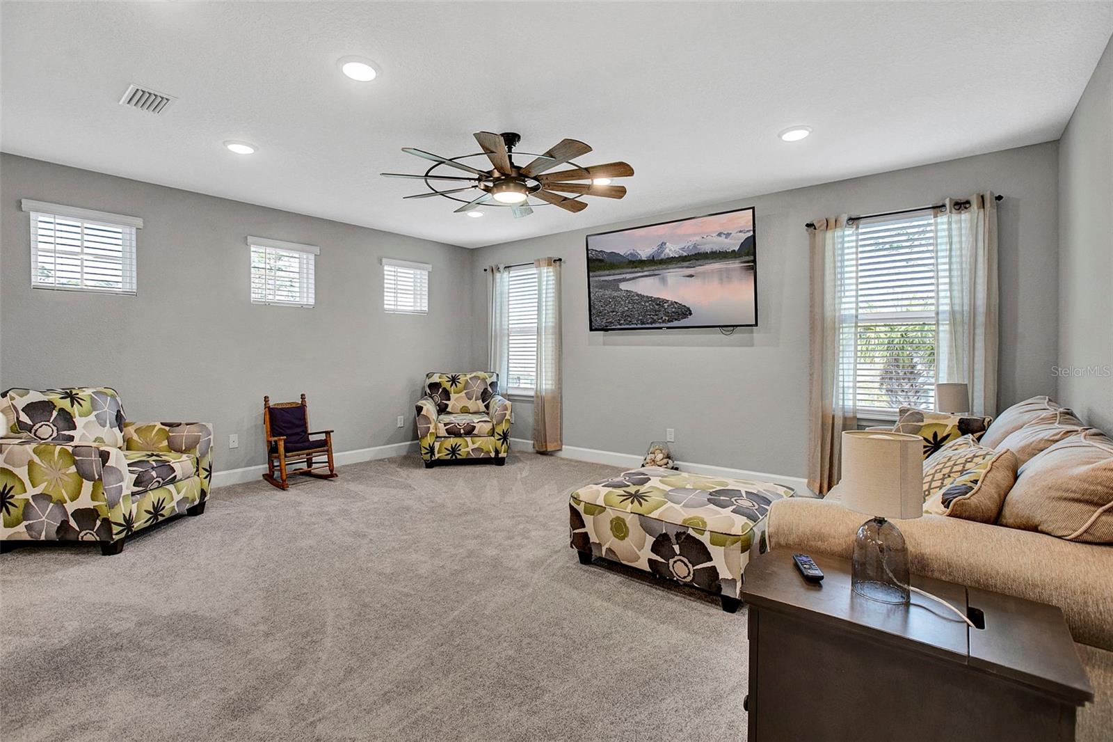 Image 15 of 29 For 27 Moana Court S