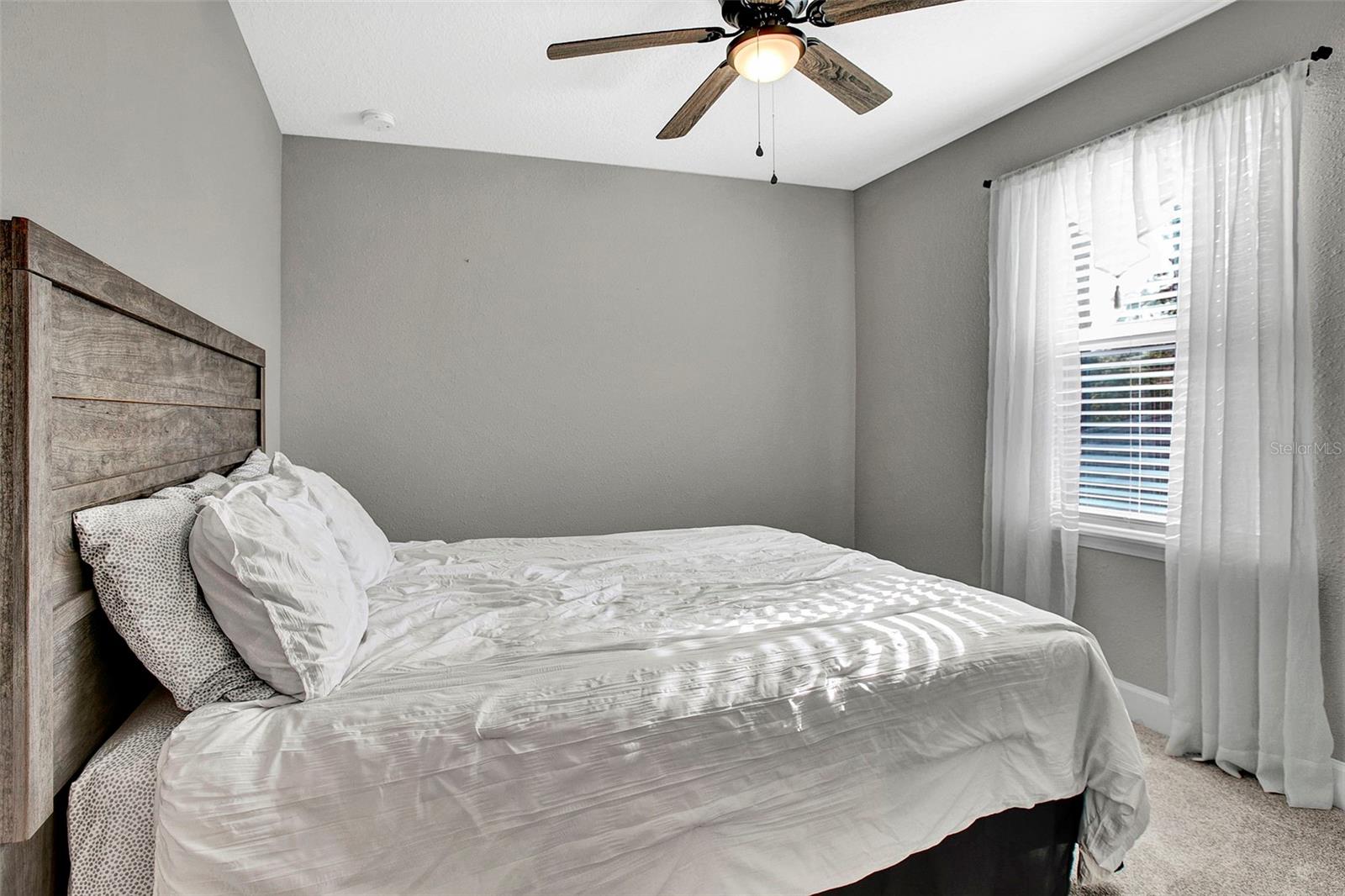 Image 21 of 29 For 27 Moana Court S