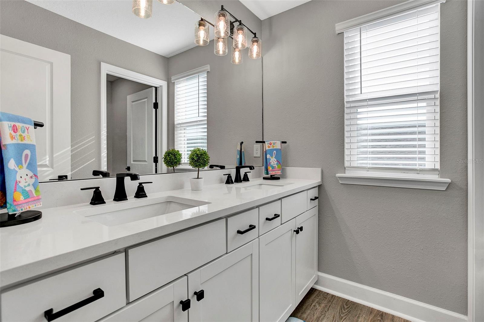 Image 23 of 29 For 27 Moana Court S